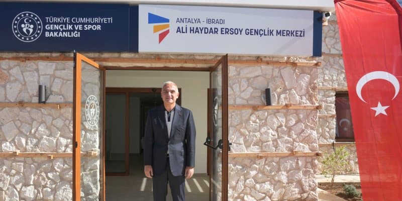 Antalyada Ersoy ailəsinin tikdiyi Ormana Mədəniyyət Mərkəzi açılıb